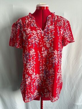 Red Floral Short-Sleeve V-Neck Blouse with Pleated Shoulders